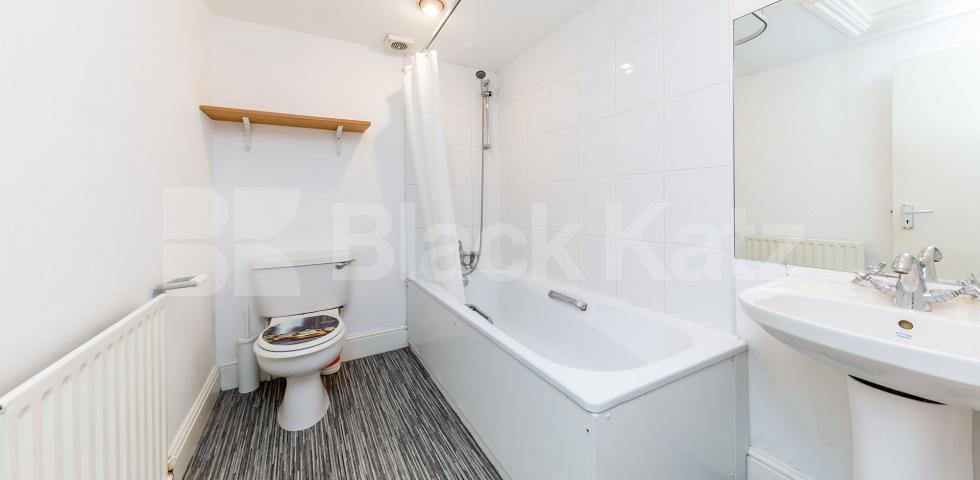 			NEW INSTRUCTION!, 2 Bedroom, 1 bath, 1 reception Flat			 Shirland Road, WARWICK AVENUE - MAIDA VALE